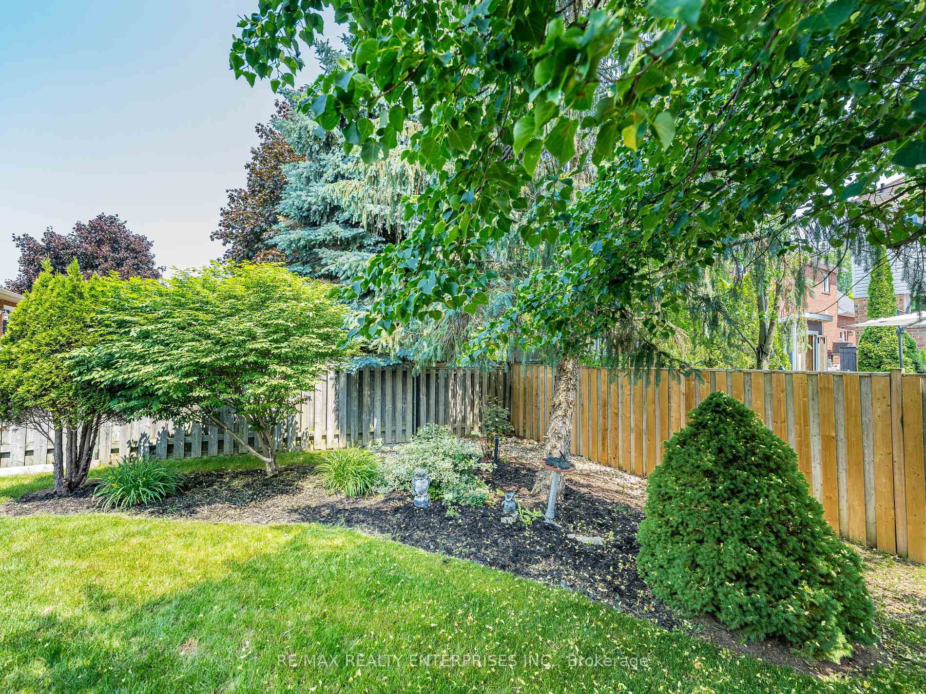 Photo 39 of 40 Longyear Drive, Hamilton, Waterdown — HOMEH