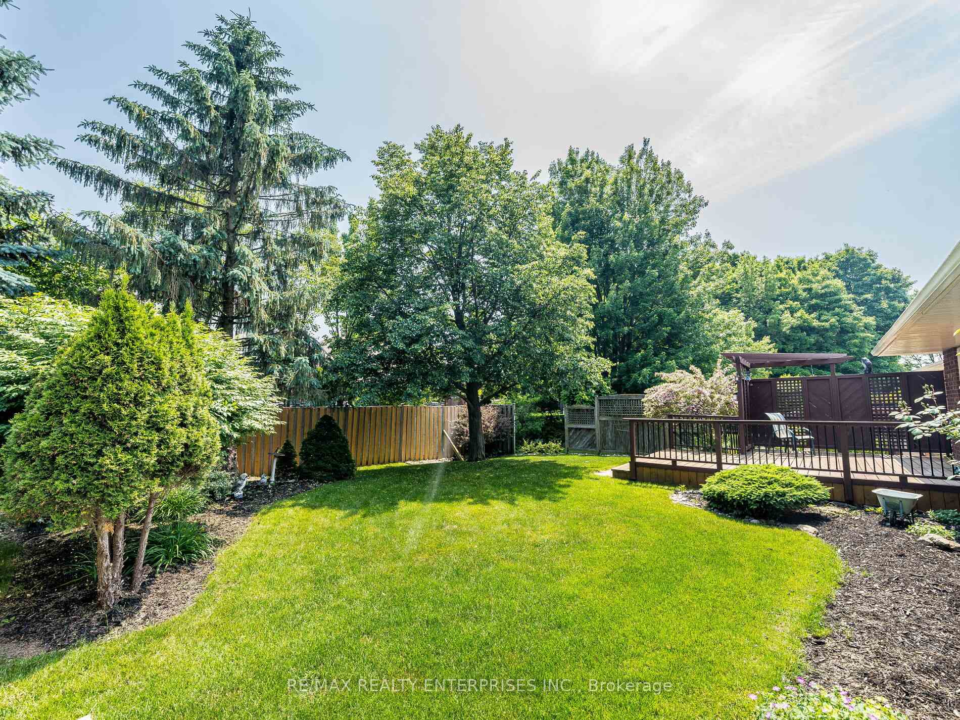 Photo 35 of 40 Longyear Drive, Hamilton, Waterdown — HOMEH