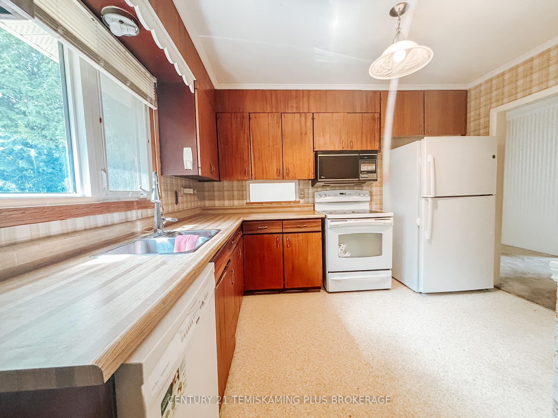 Photo 2 of 238 Grant Street, Temiskaming Shores — HOMEH