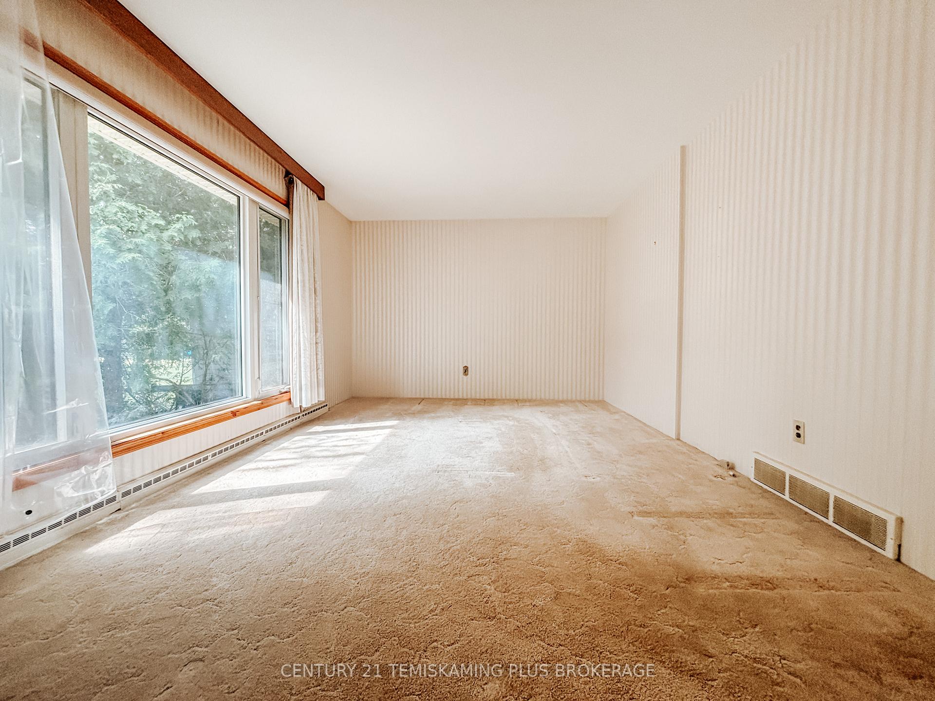 Photo 12 of 238 Grant Street, Temiskaming Shores — HOMEH