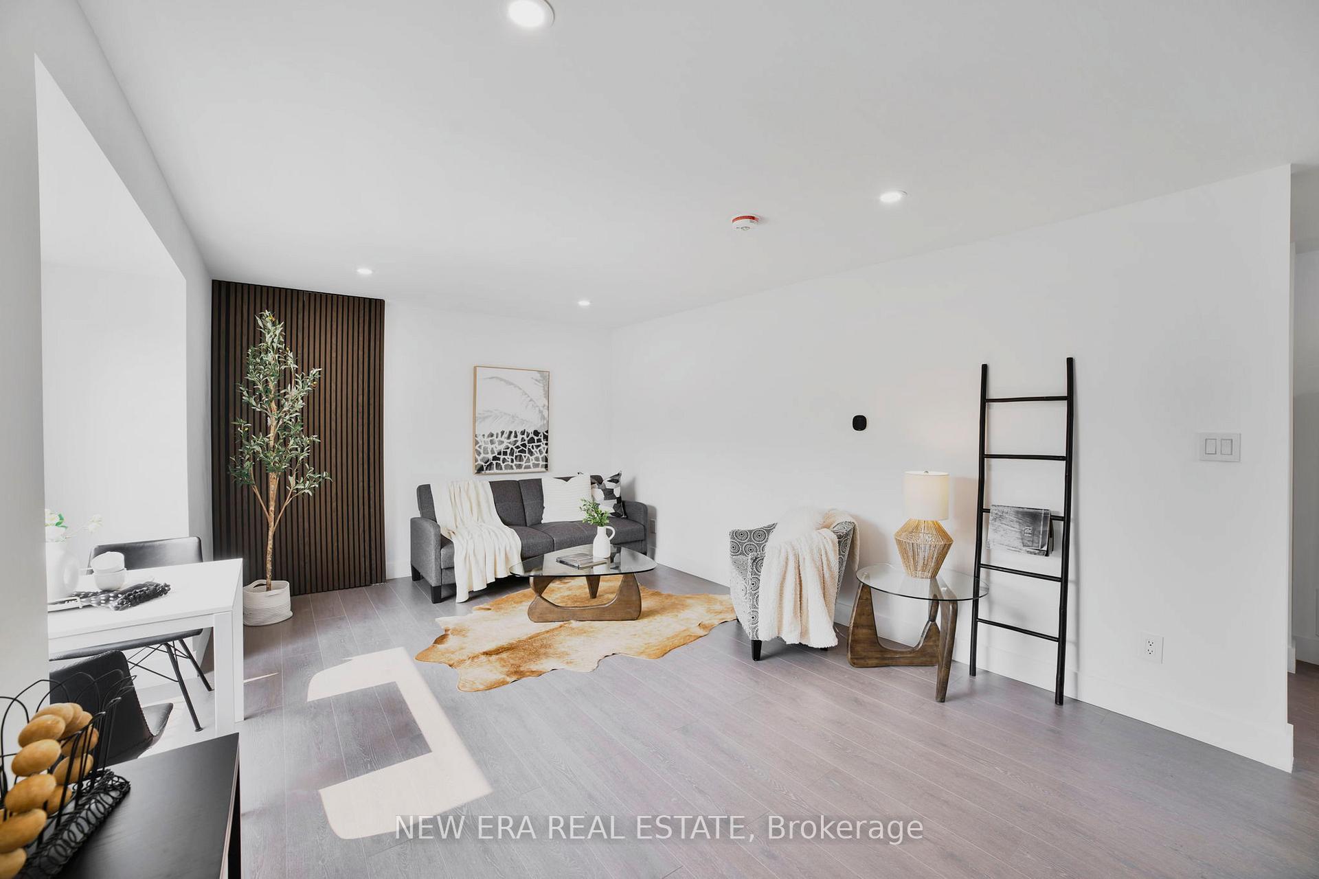 Photo 2 of 784 Upper Gage Drive, Hamilton, Macassa — HOMEH