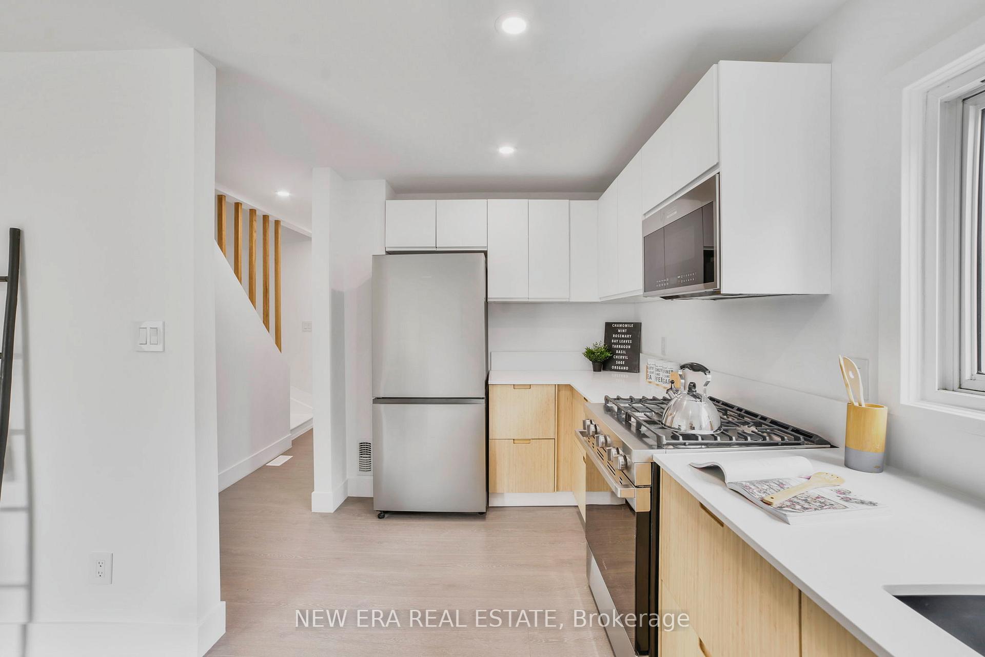 Photo 8 of 784 Upper Gage Drive, Hamilton, Macassa — HOMEH