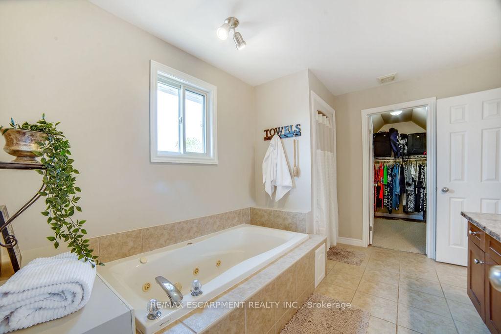 Photo 19 of 130 Highland Boulevard, Haldimand — HOMEH
