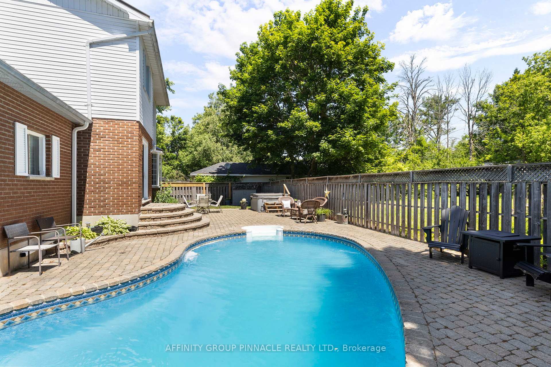 Photo 3 of 431 Dundas Street, Brock, Beaverton — HOMEH