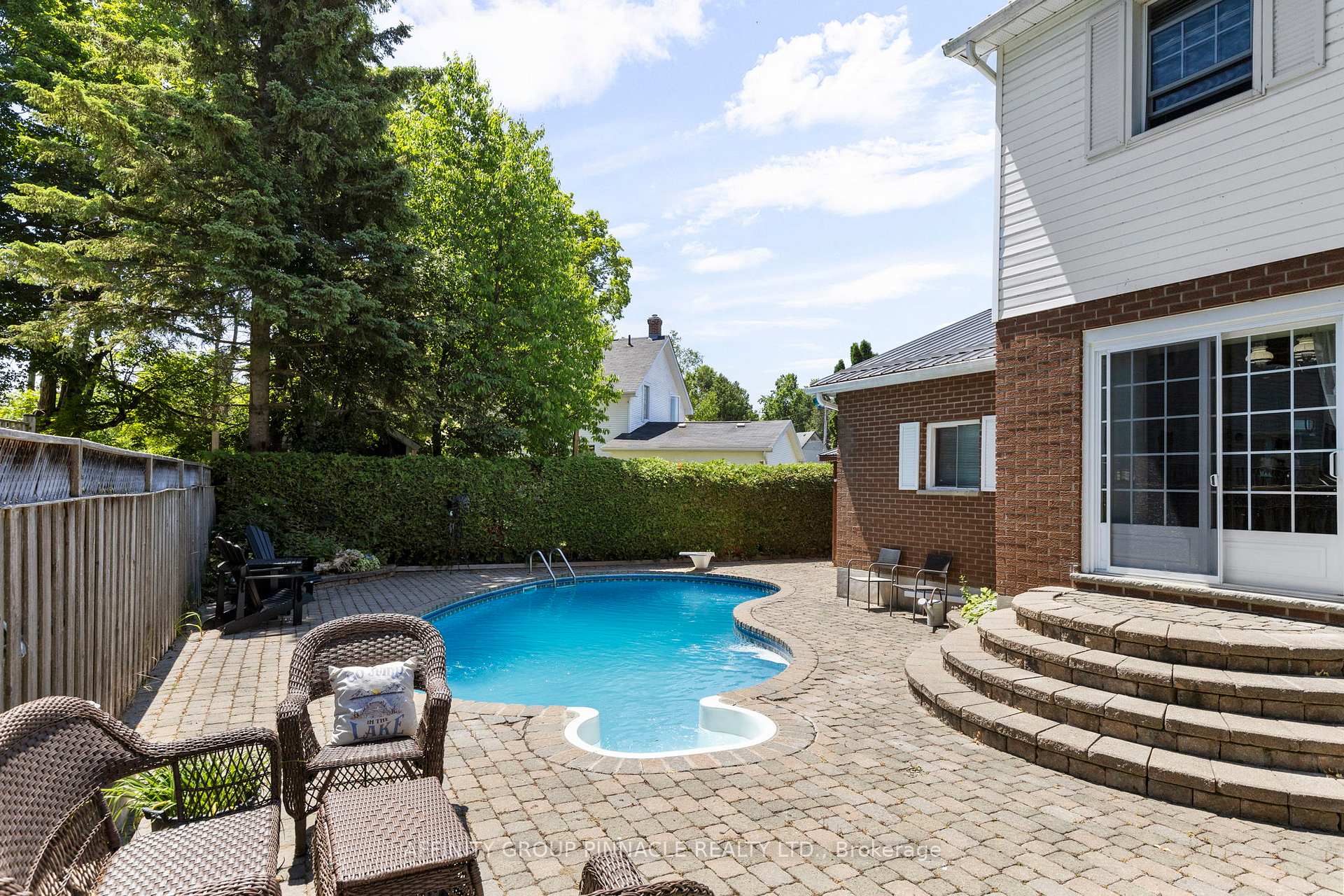 Photo 24 of 431 Dundas Street, Brock, Beaverton — HOMEH