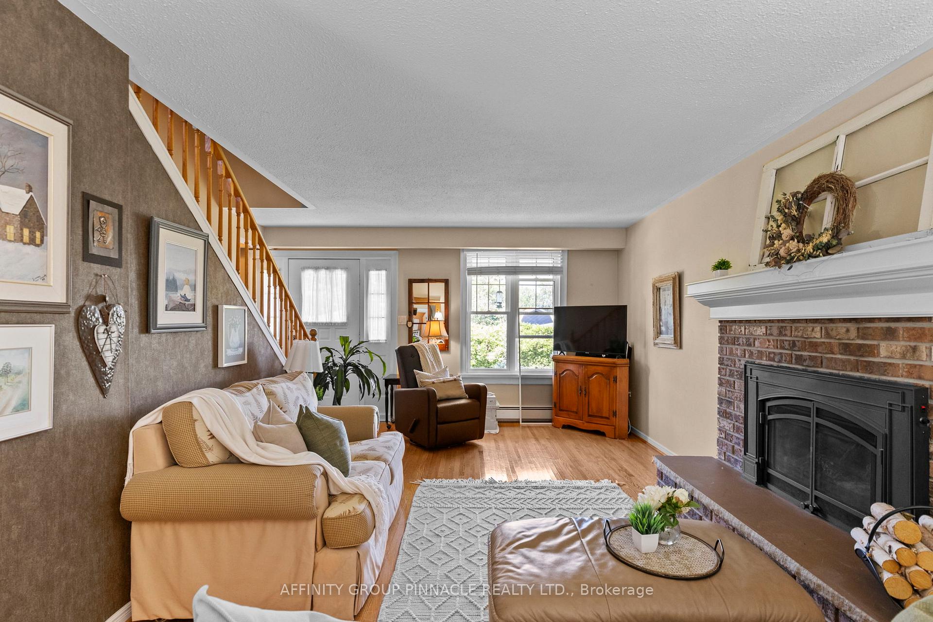 Photo 10 of 431 Dundas Street, Brock, Beaverton — HOMEH