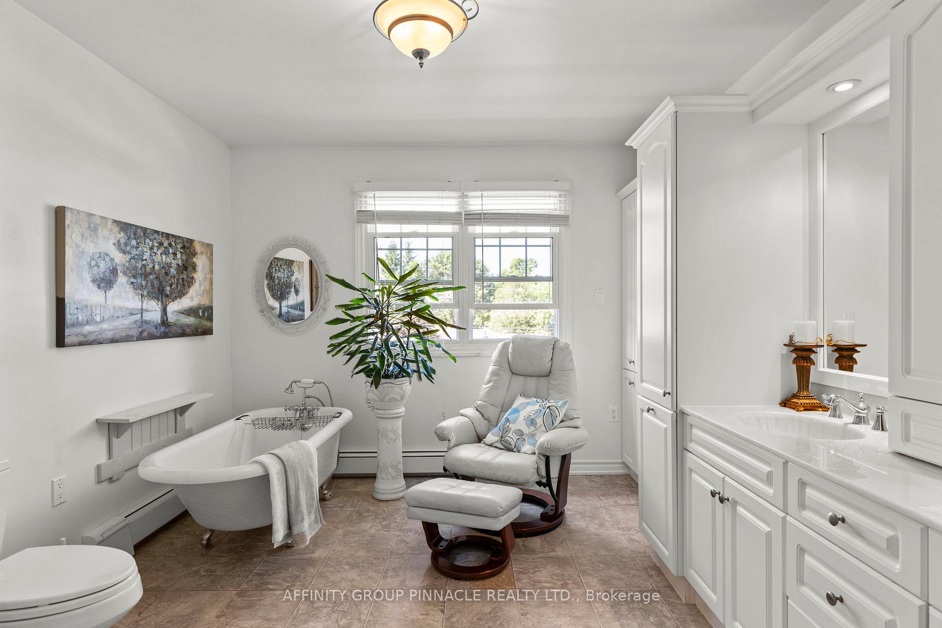 Photo 33 of 431 Dundas Street, Brock, Beaverton — HOMEH