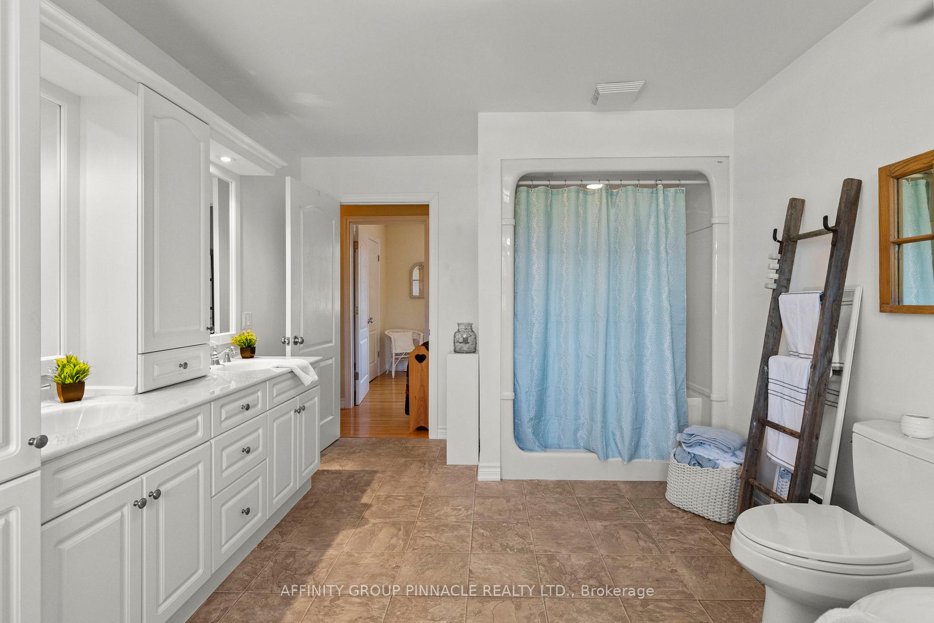 Photo 26 of 431 Dundas Street, Brock, Beaverton — HOMEH