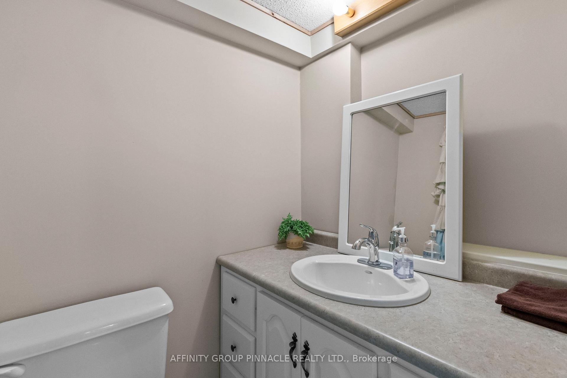 Photo 20 of 431 Dundas Street, Brock, Beaverton — HOMEH