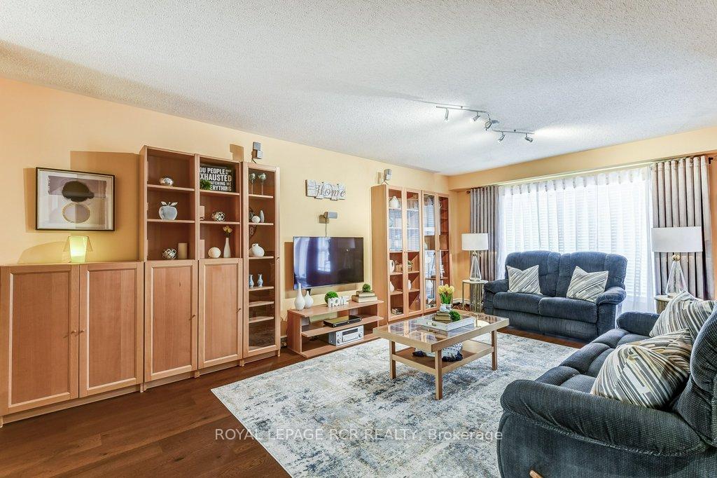 Photo 15 of 313 John Deisman Boulevard, Vaughan, Vellore Village — HOMEH