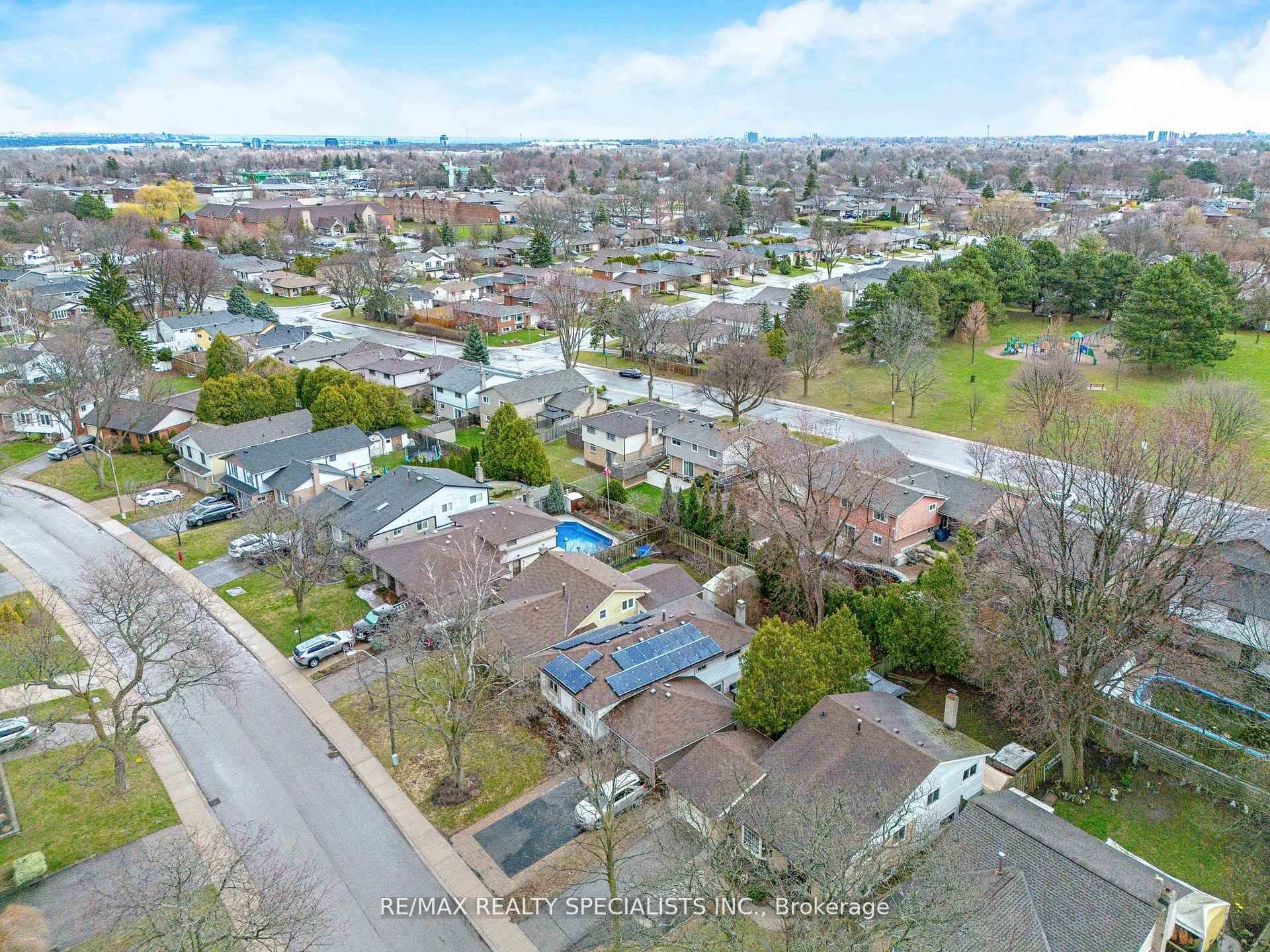 Photo 11 of 35 Forestgate Drive, Hamilton, Fessenden — HOMEH