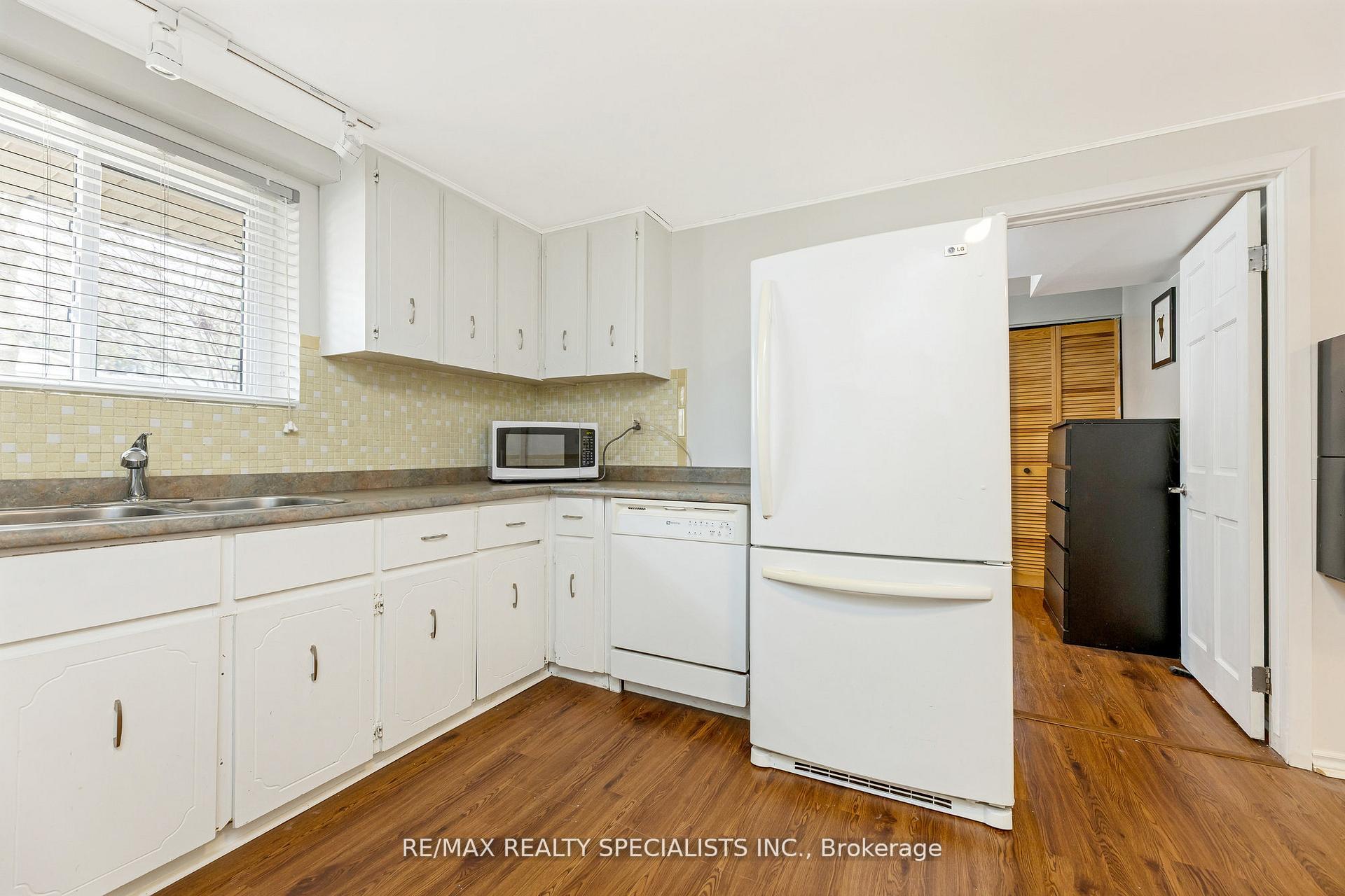 Photo 15 of 35 Forestgate Drive, Hamilton, Fessenden — HOMEH