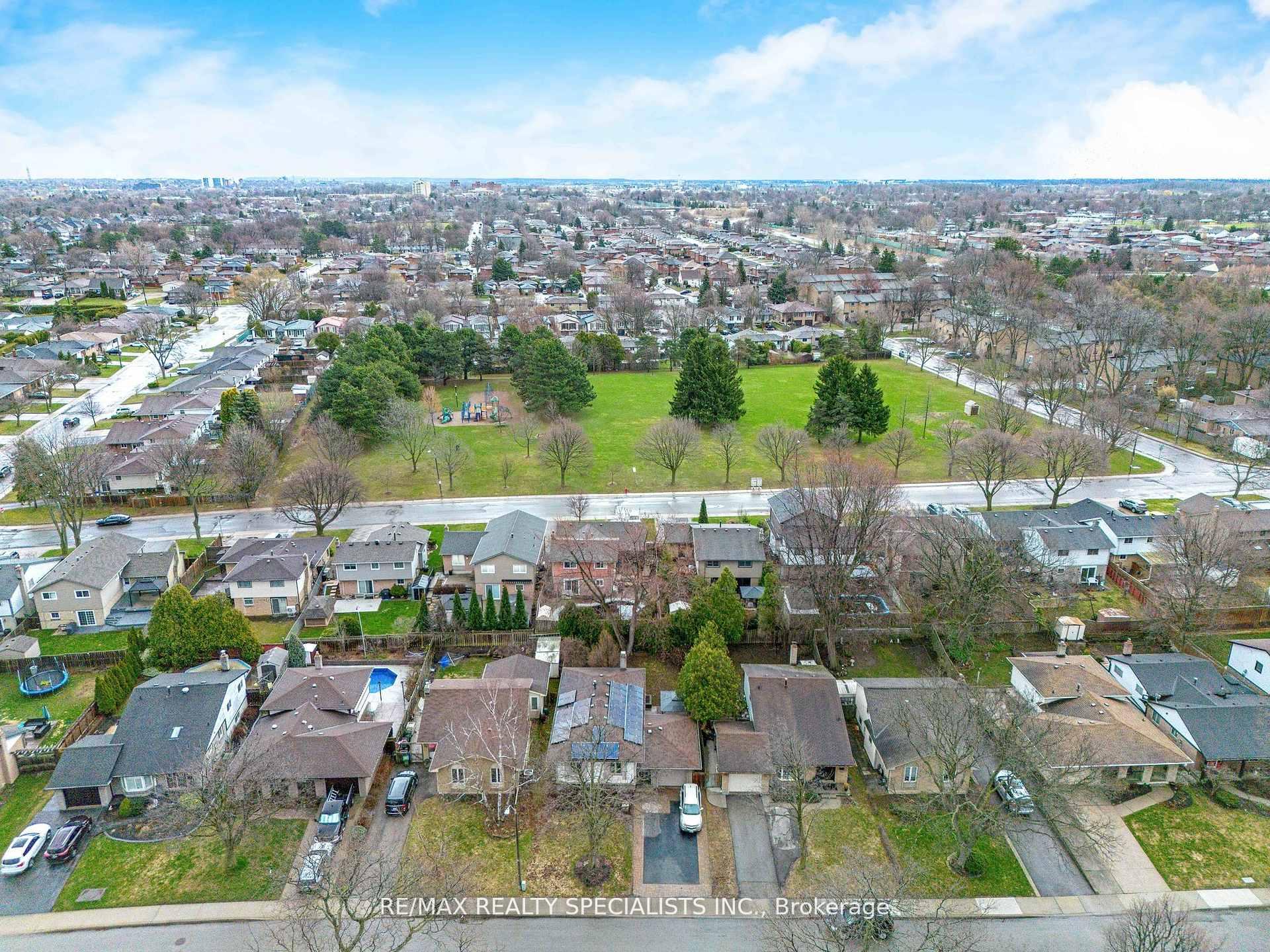 Photo 25 of 35 Forestgate Drive, Hamilton, Fessenden — HOMEH