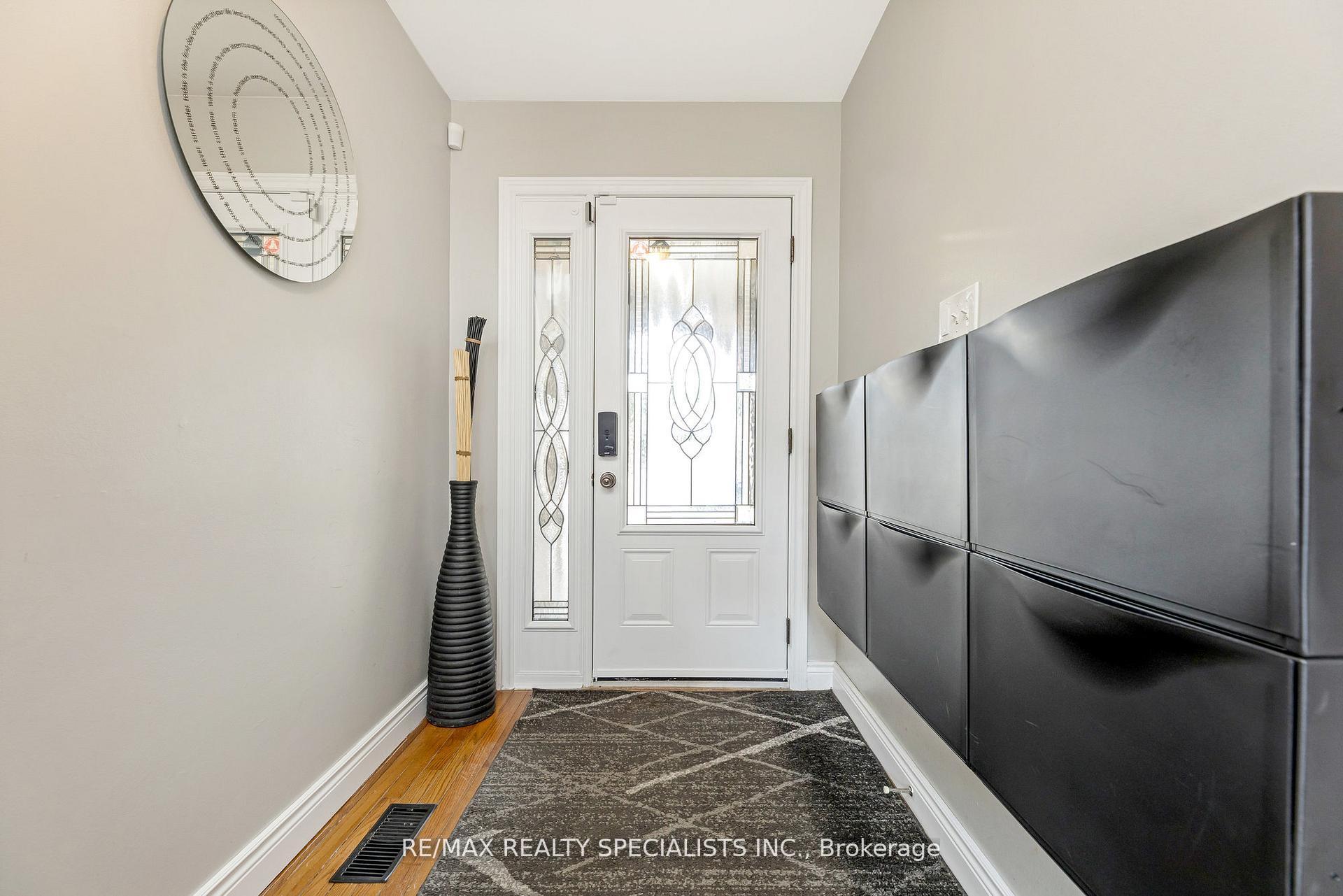 Photo 21 of 35 Forestgate Drive, Hamilton, Fessenden — HOMEH