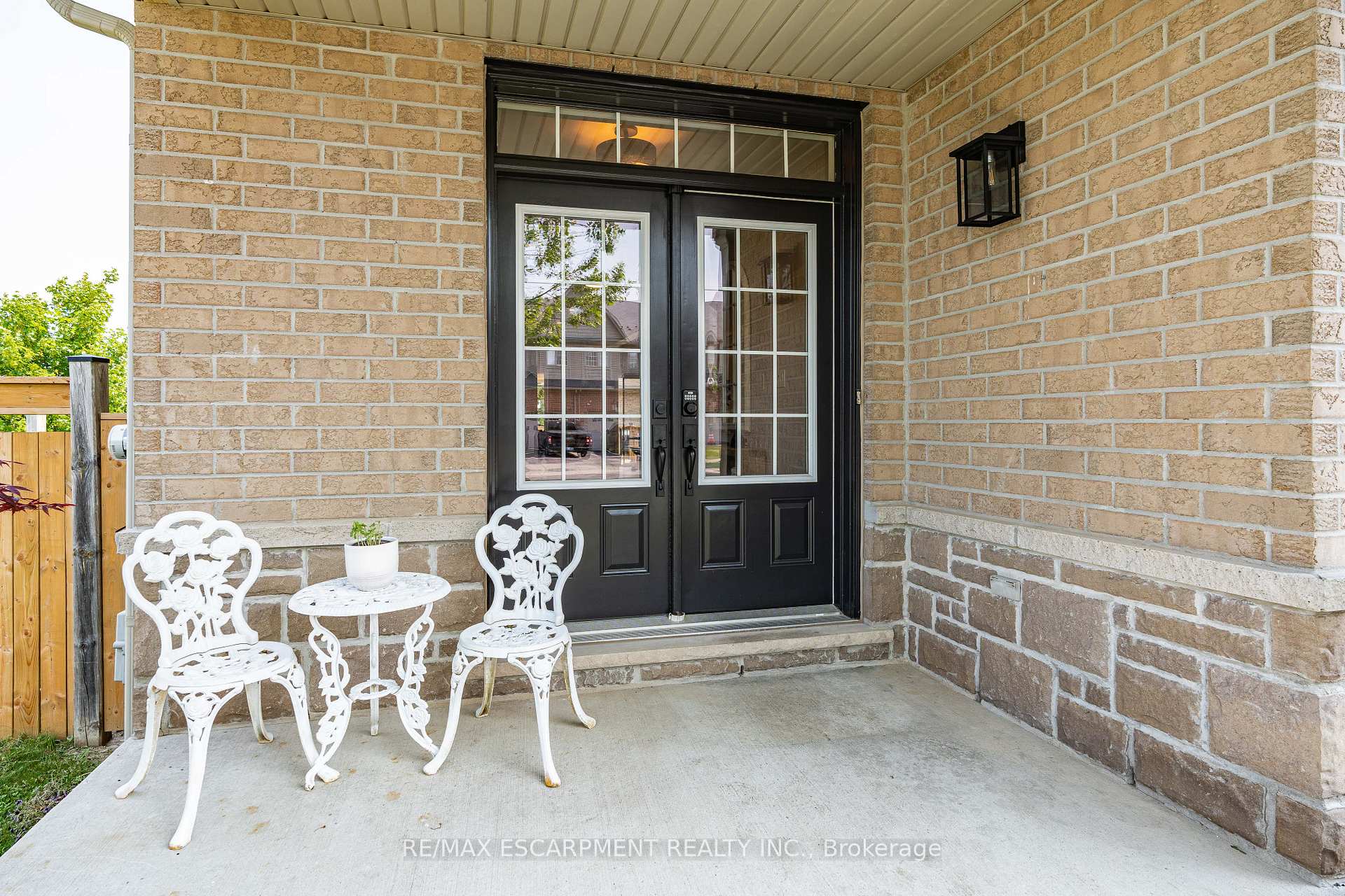 Photo 3 of 4 Bankfield Crescent, Hamilton, Stoney Creek — HOMEH