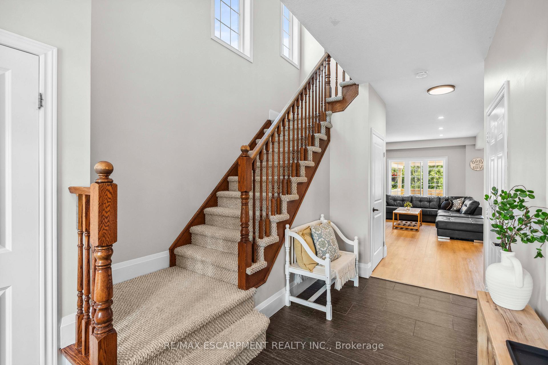 Photo 8 of 4 Bankfield Crescent, Hamilton, Stoney Creek — HOMEH