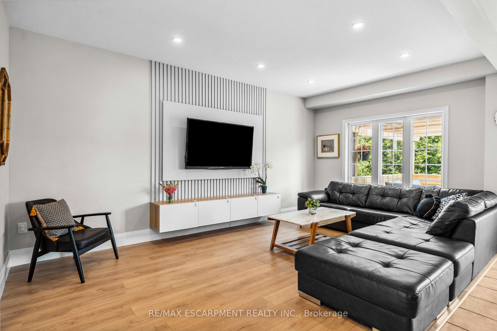 Photo 7 of 4 Bankfield Crescent, Hamilton, Stoney Creek — HOMEH