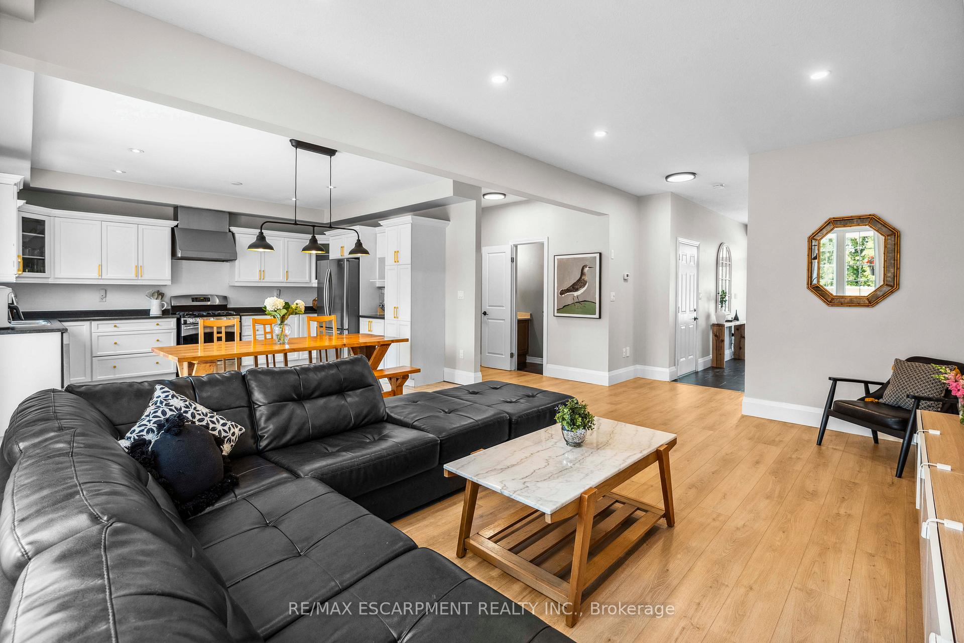 Photo 9 of 4 Bankfield Crescent, Hamilton, Stoney Creek — HOMEH
