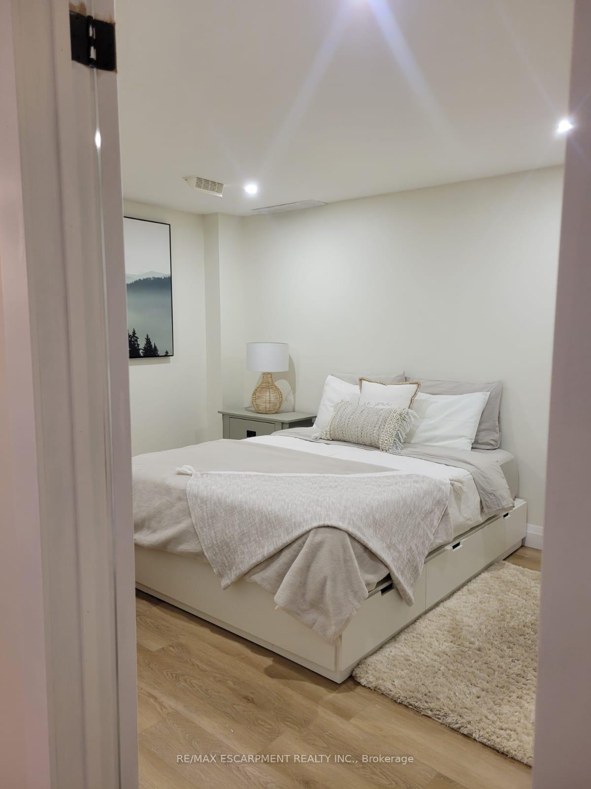 Photo 13 of 4 Bankfield Crescent, Hamilton, Stoney Creek — HOMEH