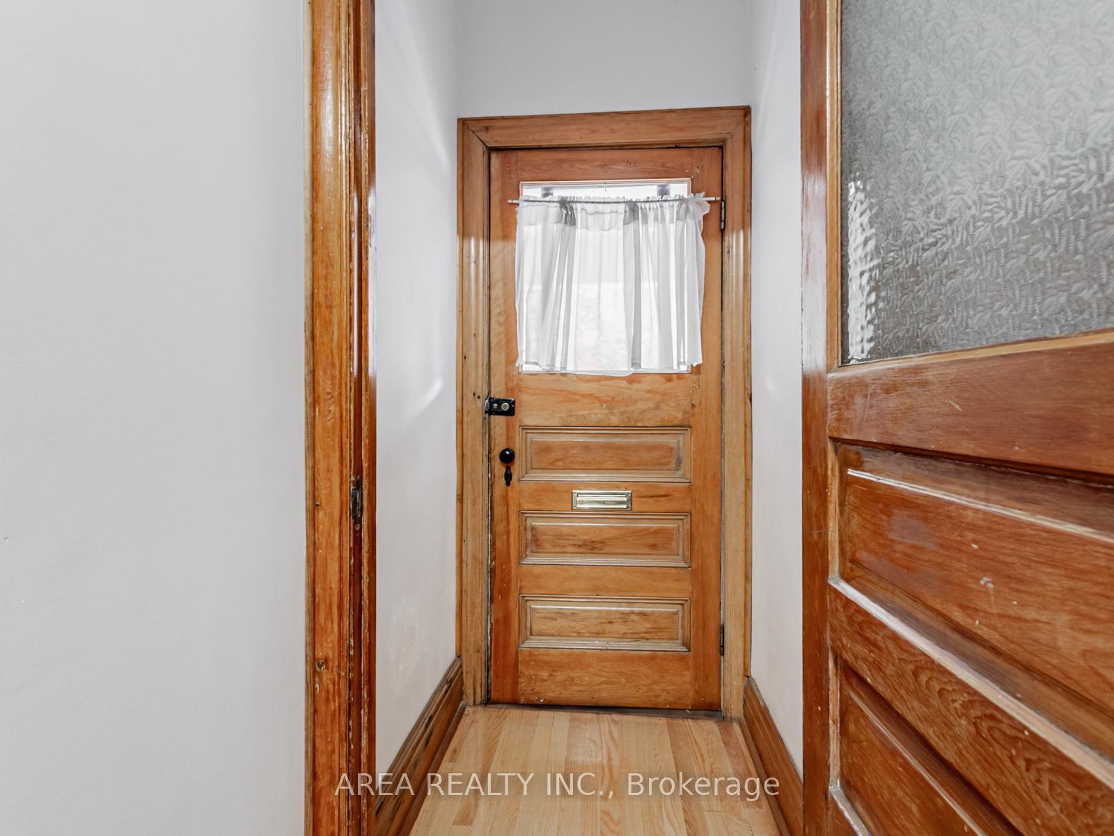 Photo 4 of 50 Mackenzie Crescent, Toronto, Little Portugal — HOMEH