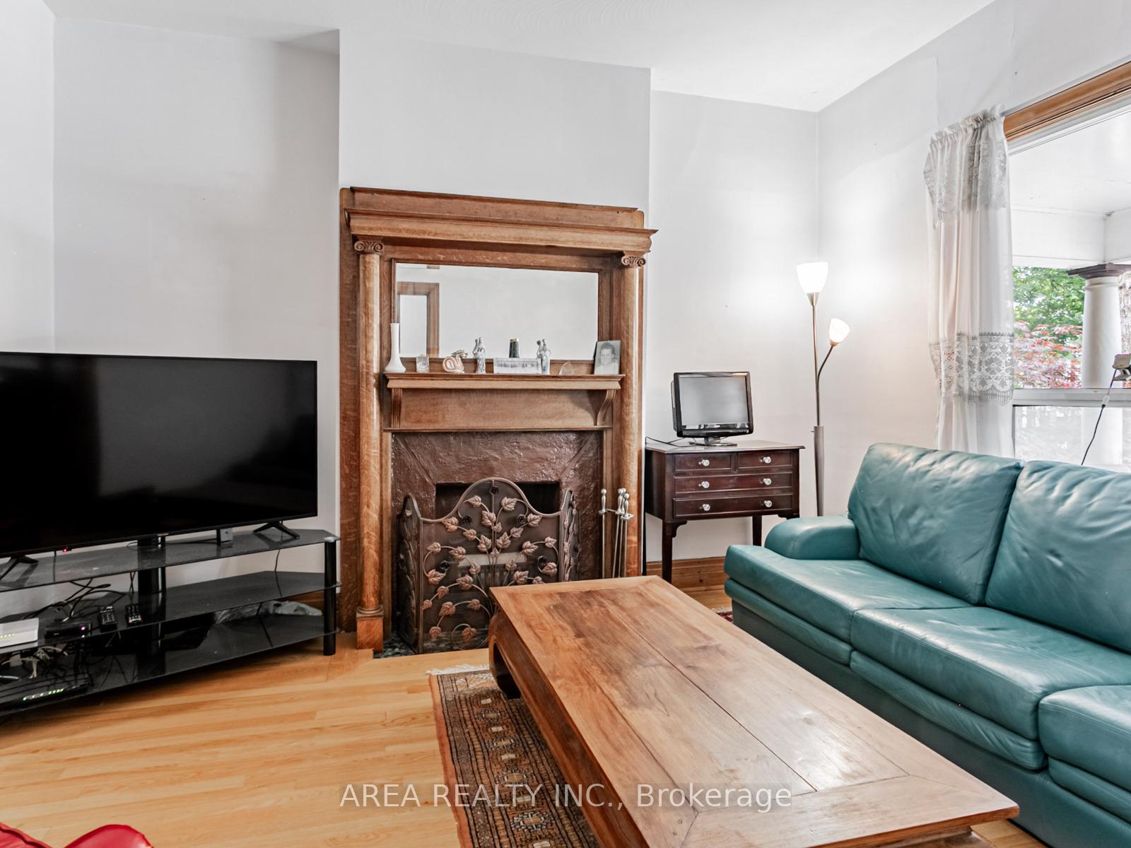 Photo 12 of 50 Mackenzie Crescent, Toronto, Little Portugal — HOMEH