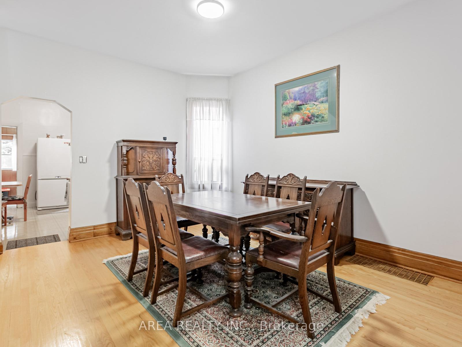Photo 9 of 50 Mackenzie Crescent, Toronto, Little Portugal — HOMEH