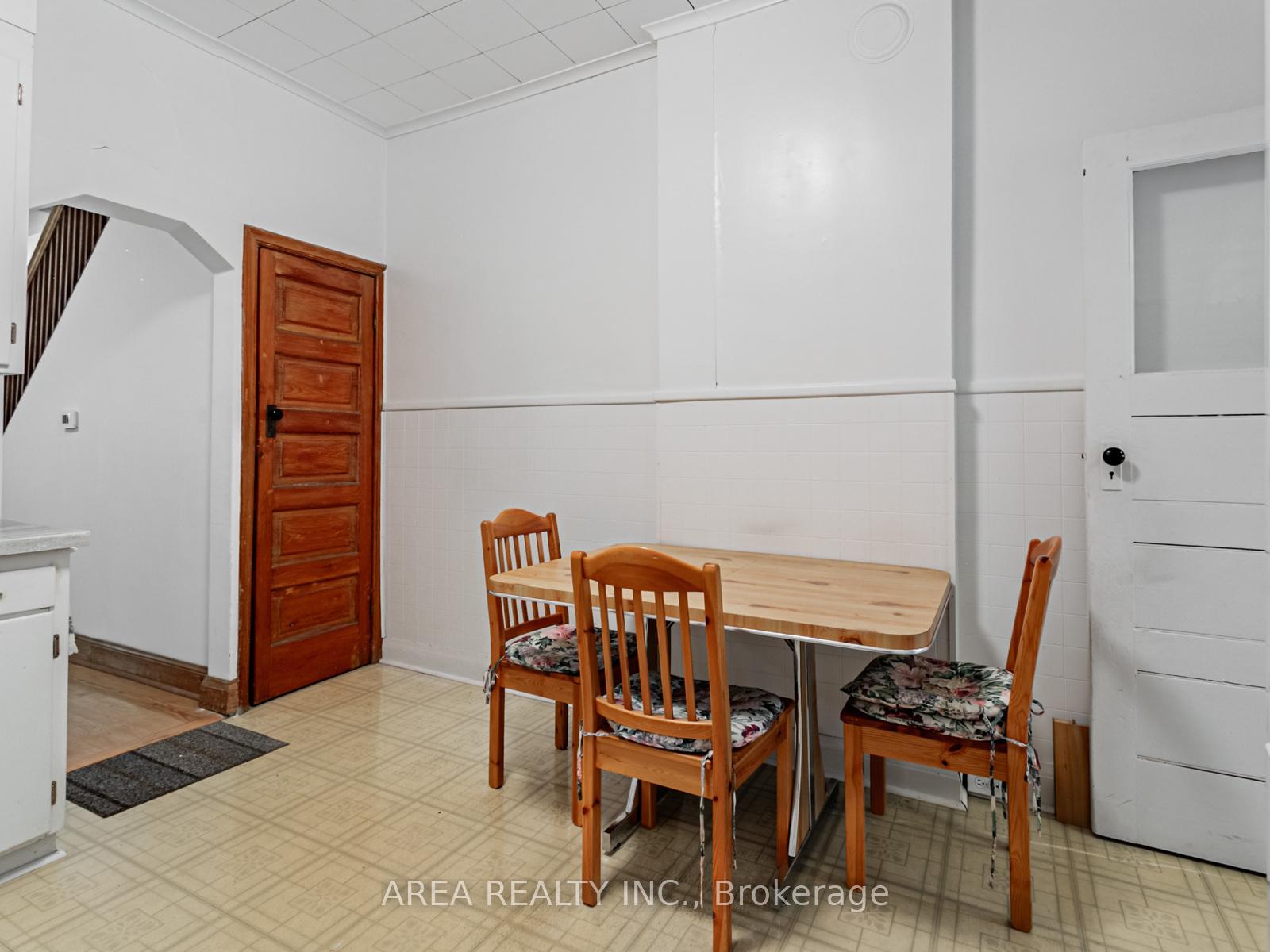 Photo 8 of 50 Mackenzie Crescent, Toronto, Little Portugal — HOMEH