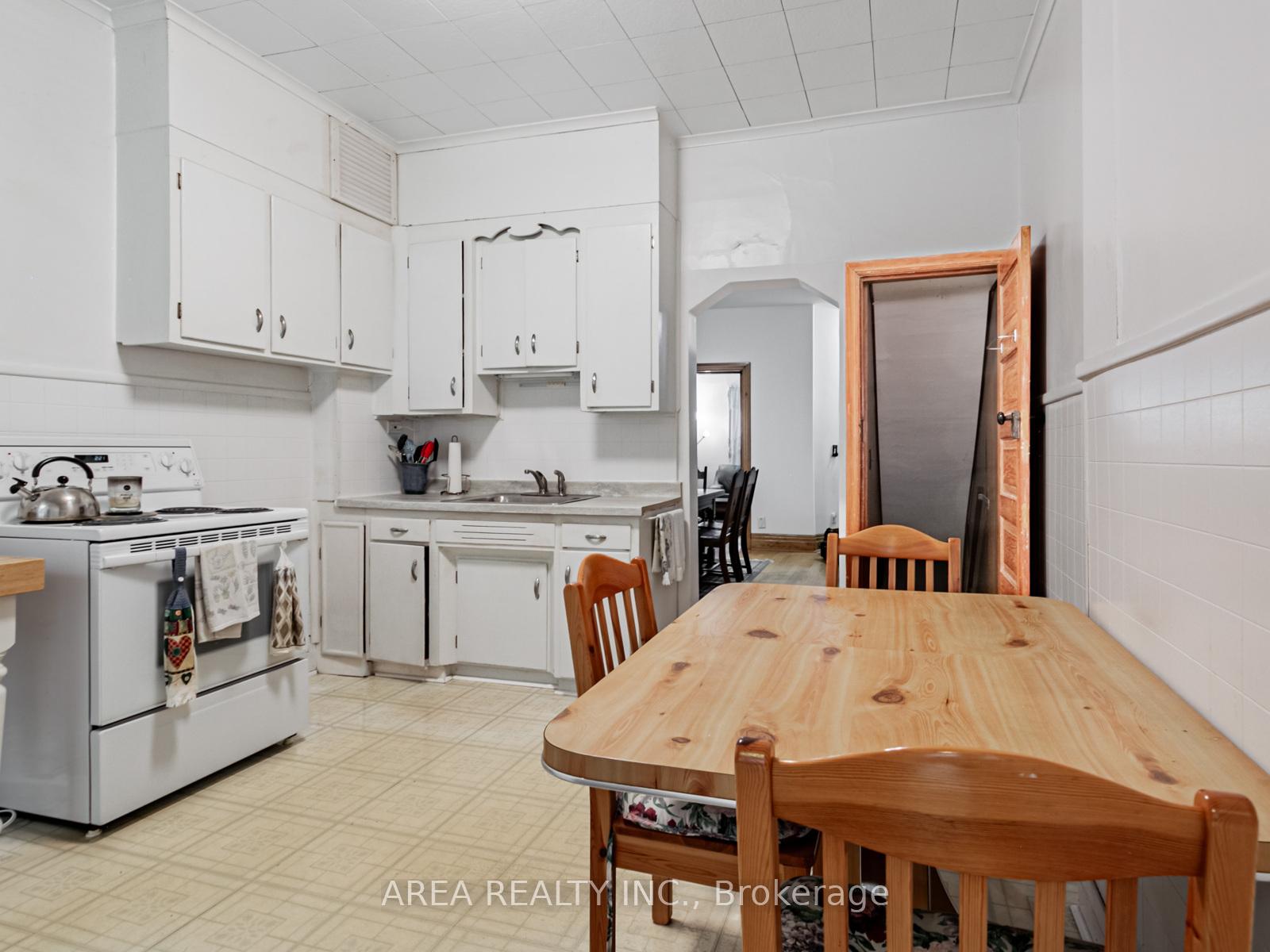Photo 2 of 50 Mackenzie Crescent, Toronto, Little Portugal — HOMEH
