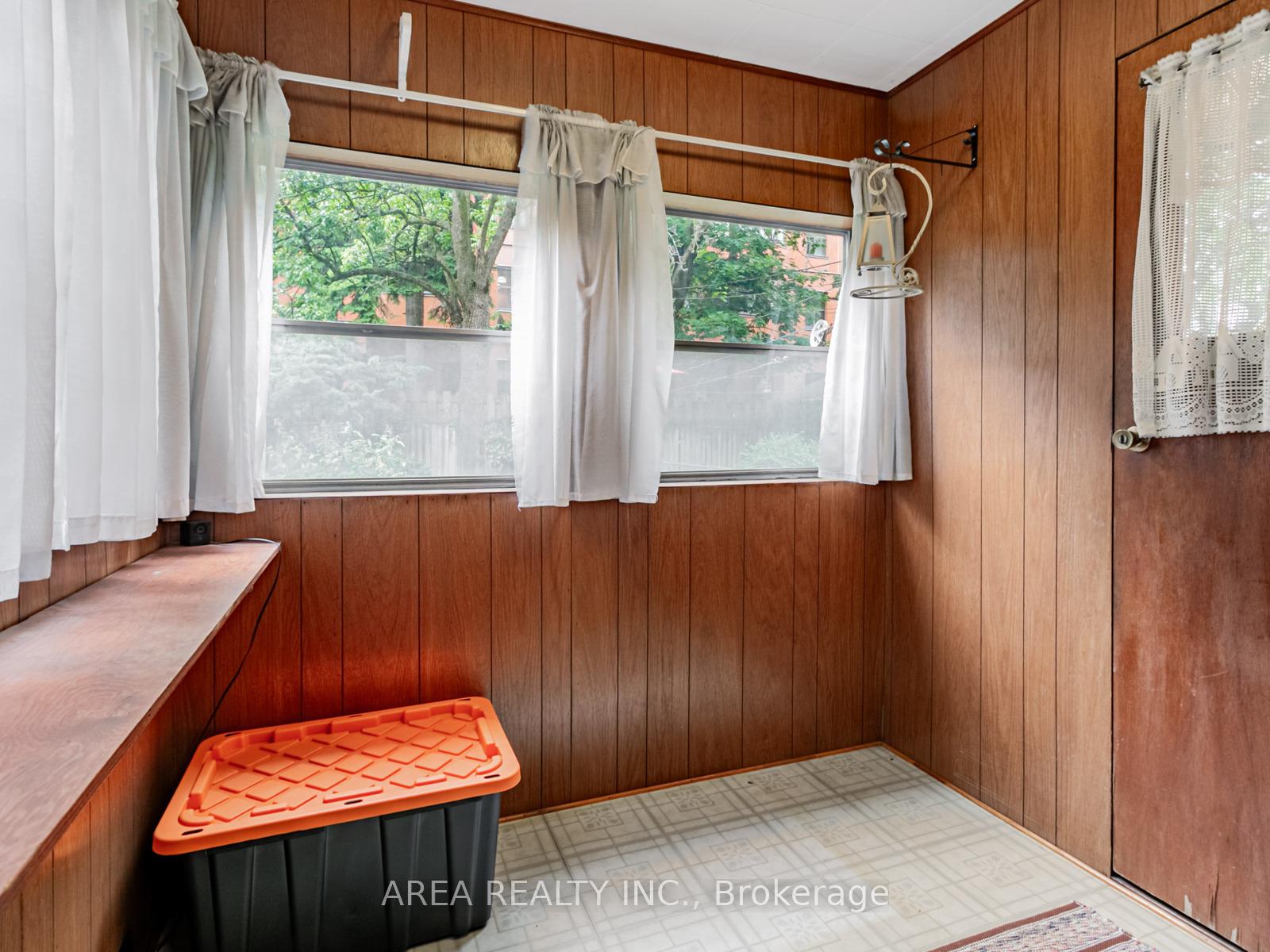 Photo 16 of 50 Mackenzie Crescent, Toronto, Little Portugal — HOMEH