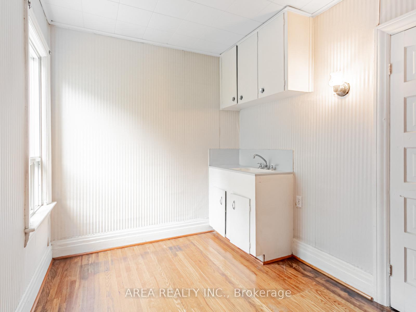 Photo 17 of 50 Mackenzie Crescent, Toronto, Little Portugal — HOMEH
