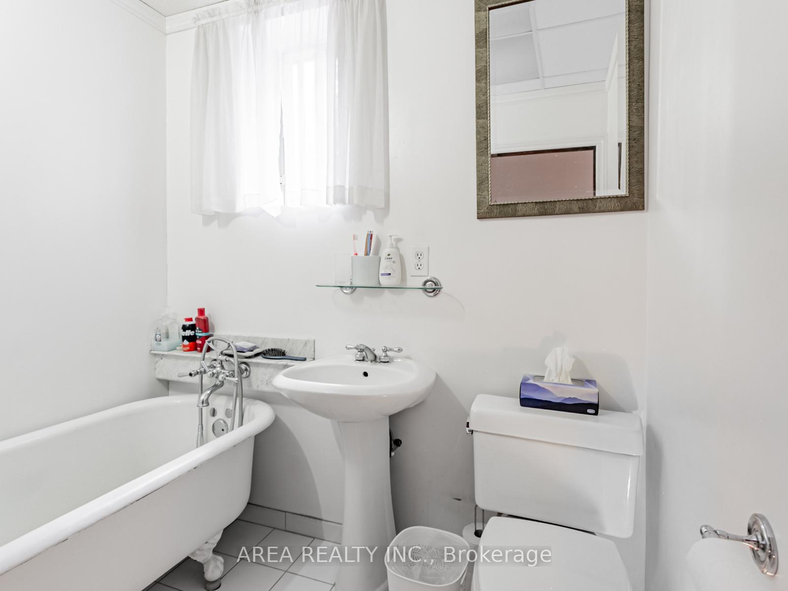 Photo 10 of 50 Mackenzie Crescent, Toronto, Little Portugal — HOMEH