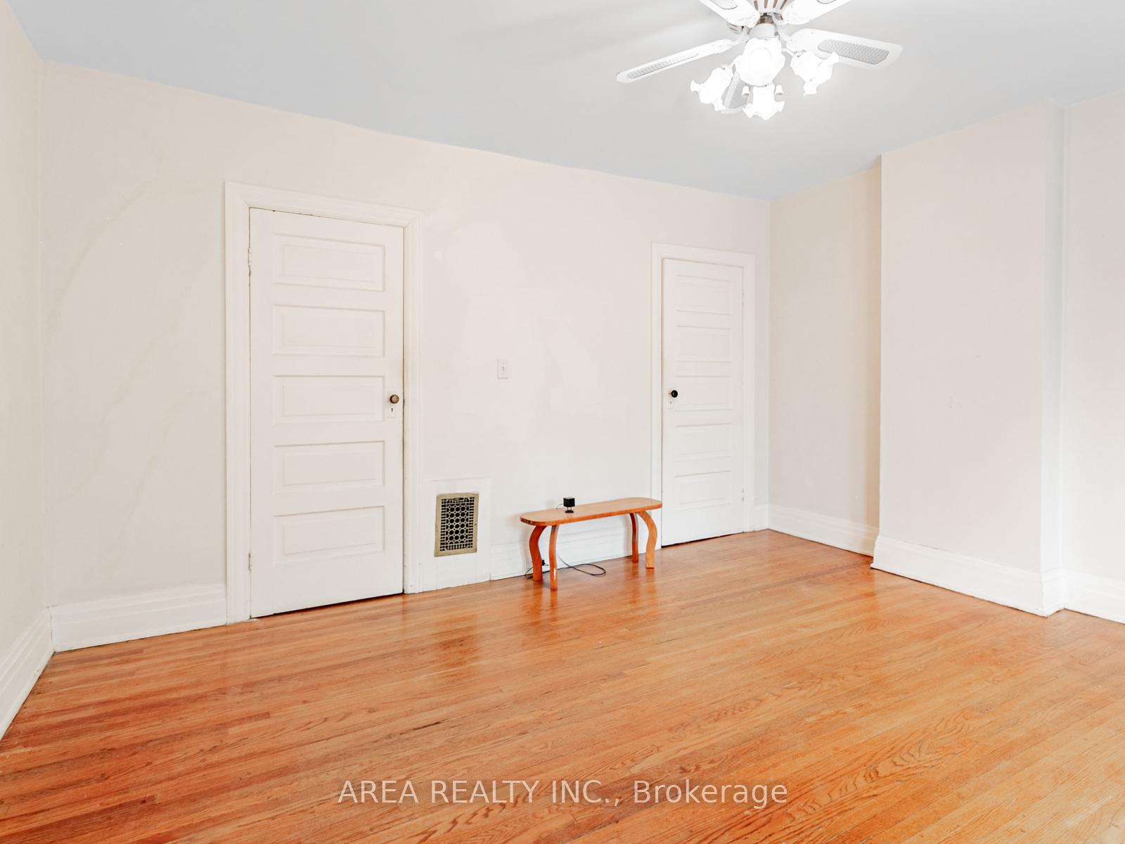 Photo 23 of 50 Mackenzie Crescent, Toronto, Little Portugal — HOMEH