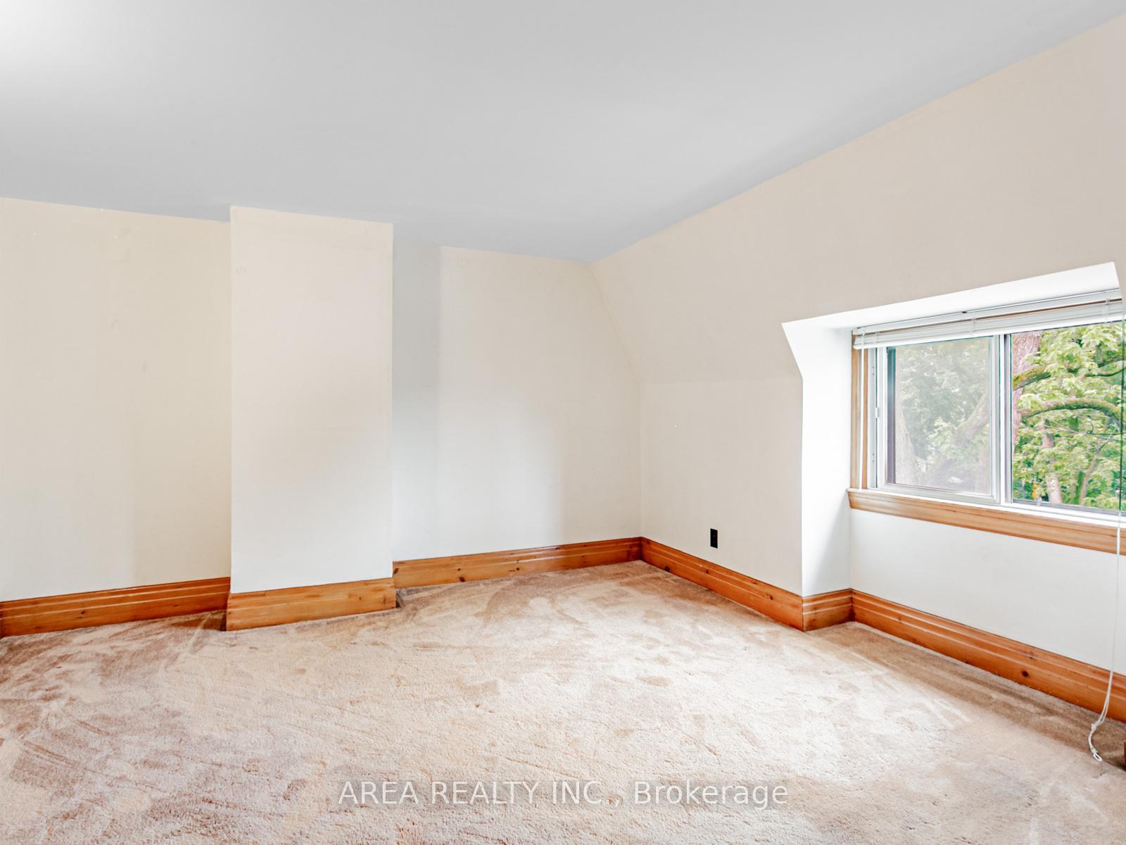 Photo 14 of 50 Mackenzie Crescent, Toronto, Little Portugal — HOMEH