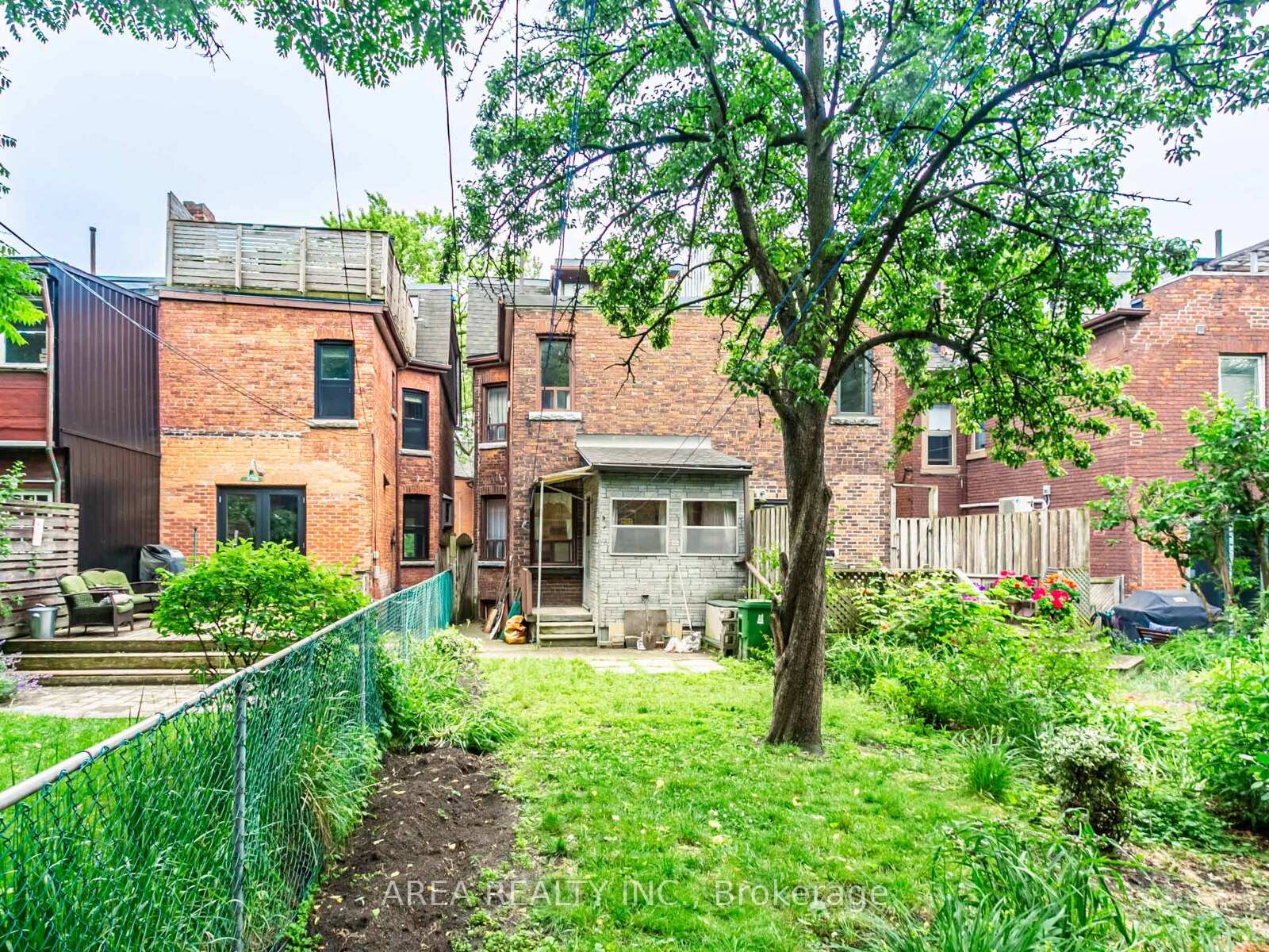 Photo 25 of 50 Mackenzie Crescent, Toronto, Little Portugal — HOMEH