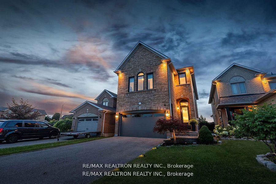 Photo 1 of 121 Broomlands Drive, Vaughan, Maple — HOMEH