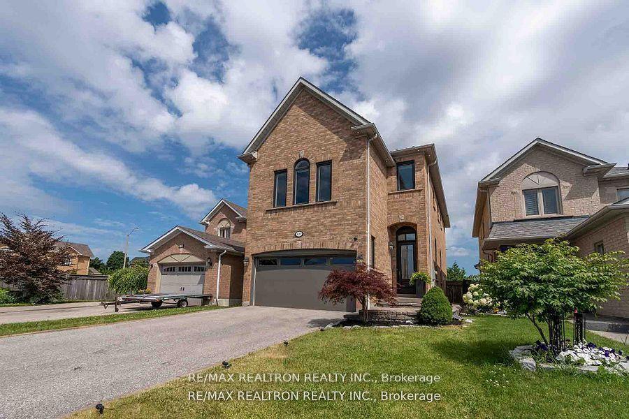 Photo 11 of 121 Broomlands Drive, Vaughan, Maple — HOMEH
