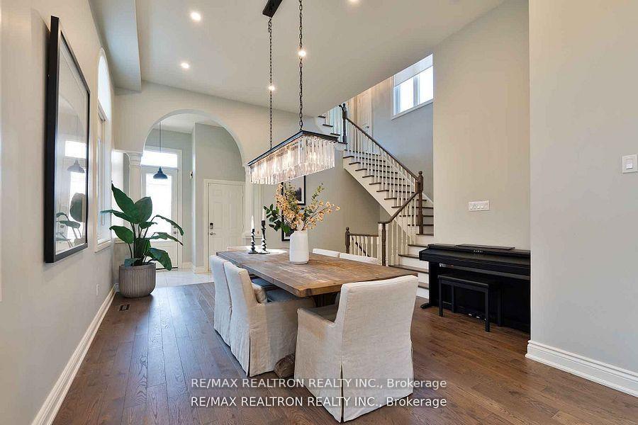 Photo 5 of 121 Broomlands Drive, Vaughan, Maple — HOMEH