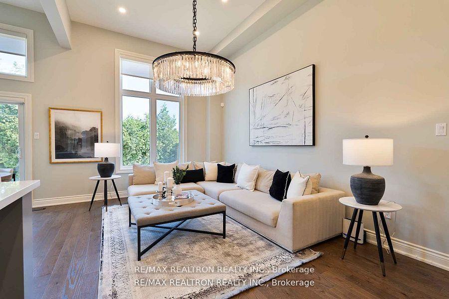 Photo 7 of 121 Broomlands Drive, Vaughan, Maple — HOMEH