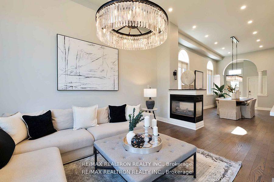 Photo 8 of 121 Broomlands Drive, Vaughan, Maple — HOMEH