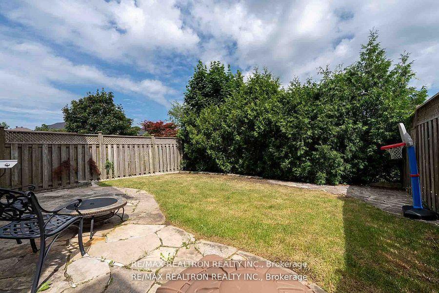 Photo 33 of 121 Broomlands Drive, Vaughan, Maple — HOMEH