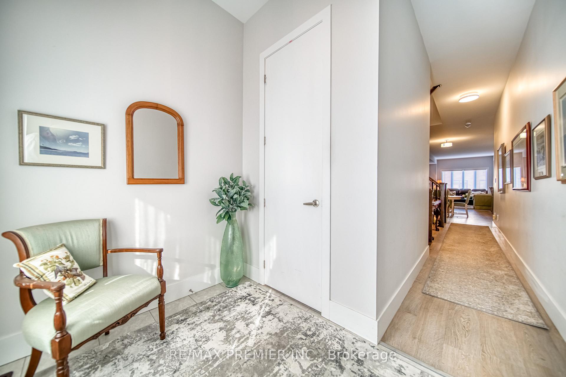 Photo 2 of 455 Elyse Court, Aurora, Bayview Northeast — HOMEH