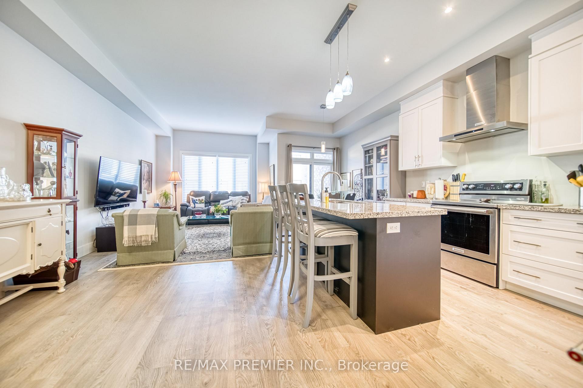 Photo 5 of 455 Elyse Court, Aurora, Bayview Northeast — HOMEH