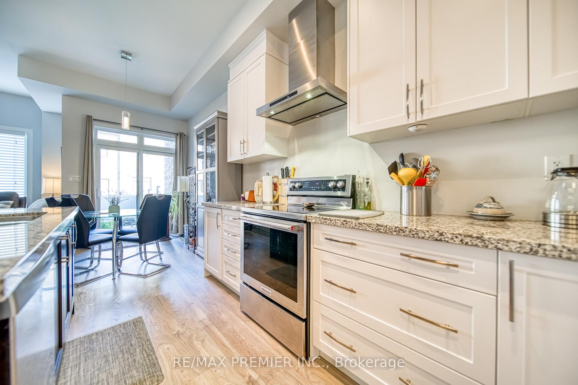 Photo 9 of 455 Elyse Court, Aurora, Bayview Northeast — HOMEH