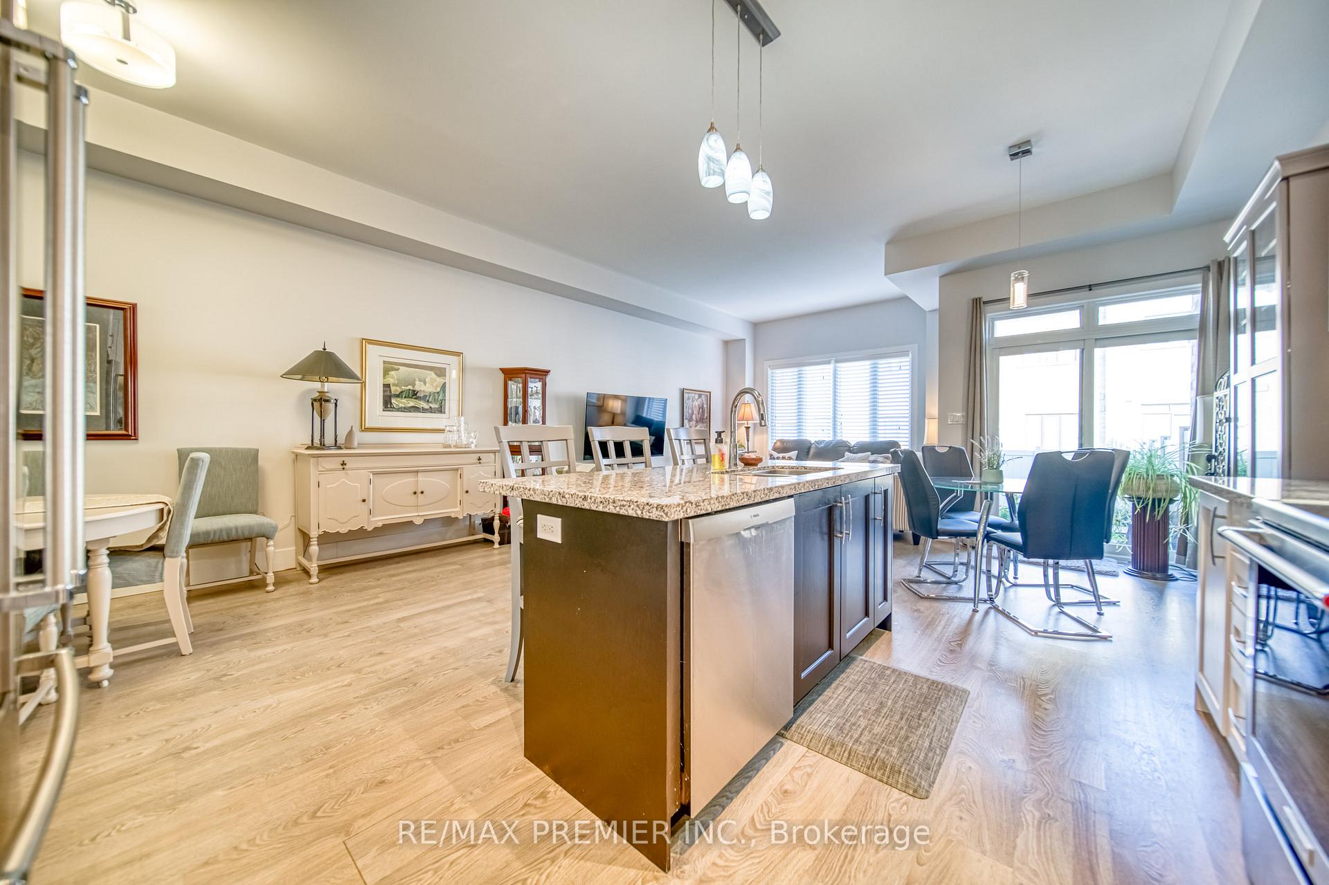 Photo 10 of 455 Elyse Court, Aurora, Bayview Northeast — HOMEH