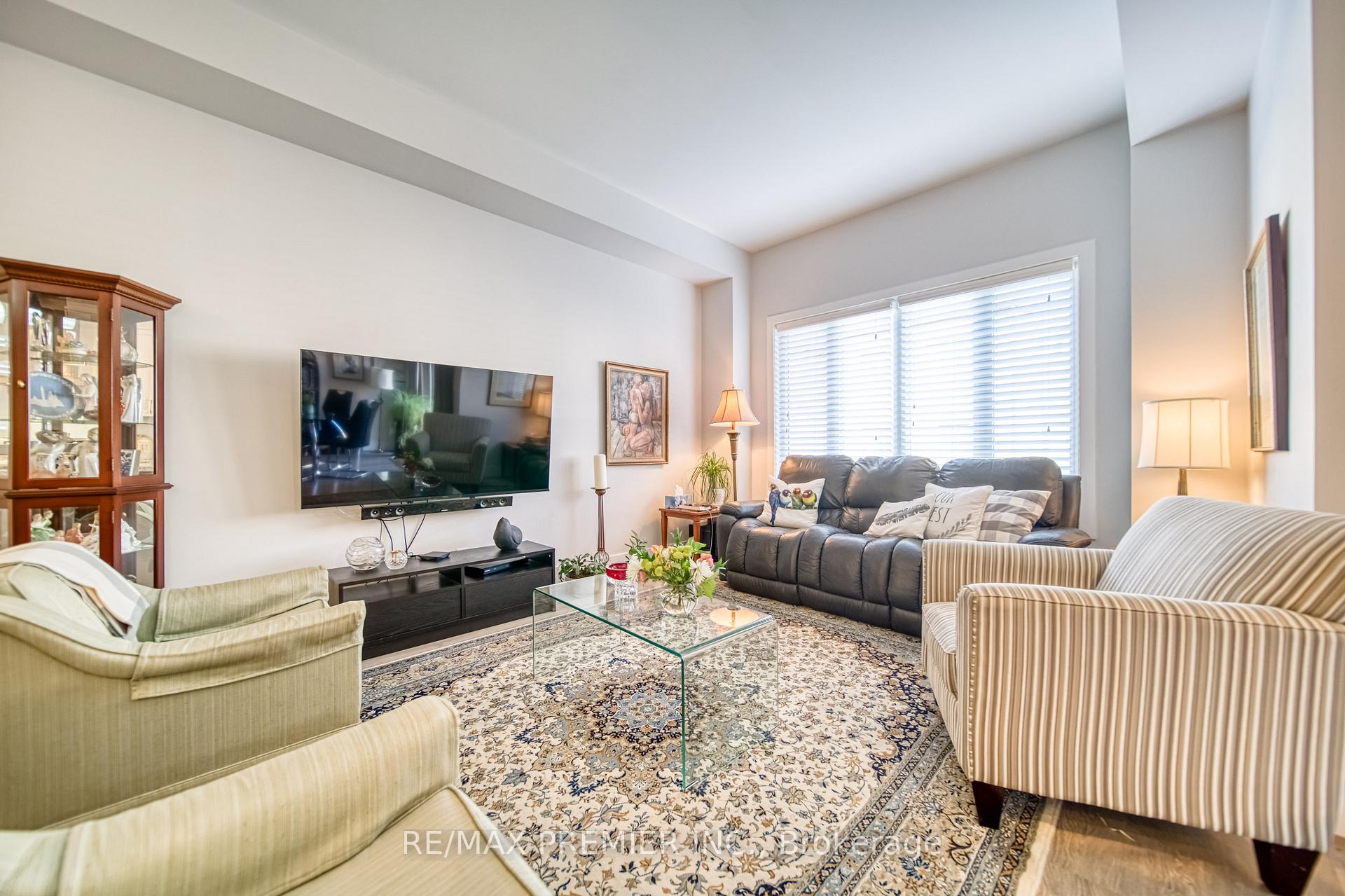 Photo 12 of 455 Elyse Court, Aurora, Bayview Northeast — HOMEH