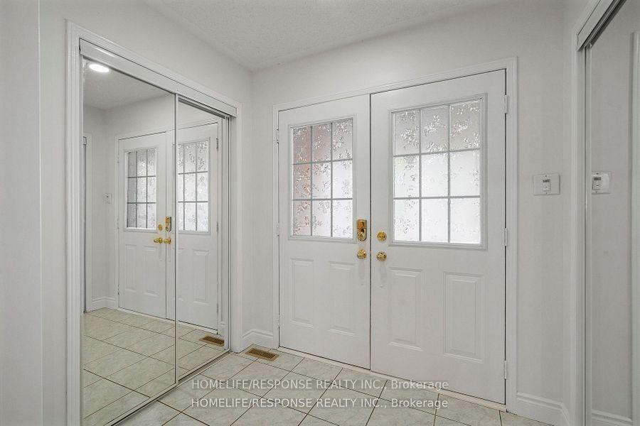 Photo 2 of 25 Treasure Drive, Brampton, Fletcher's Meadow — HOMEH