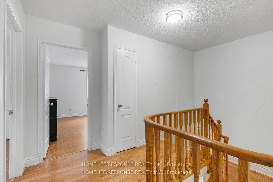 Photo 21 of 25 Treasure Drive, Brampton, Fletcher's Meadow — HOMEH