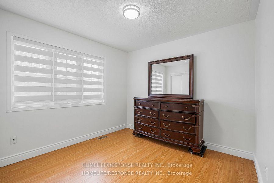 Photo 13 of 25 Treasure Drive, Brampton, Fletcher's Meadow — HOMEH