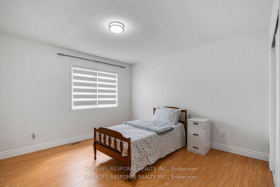 Photo 14 of 25 Treasure Drive, Brampton, Fletcher's Meadow — HOMEH
