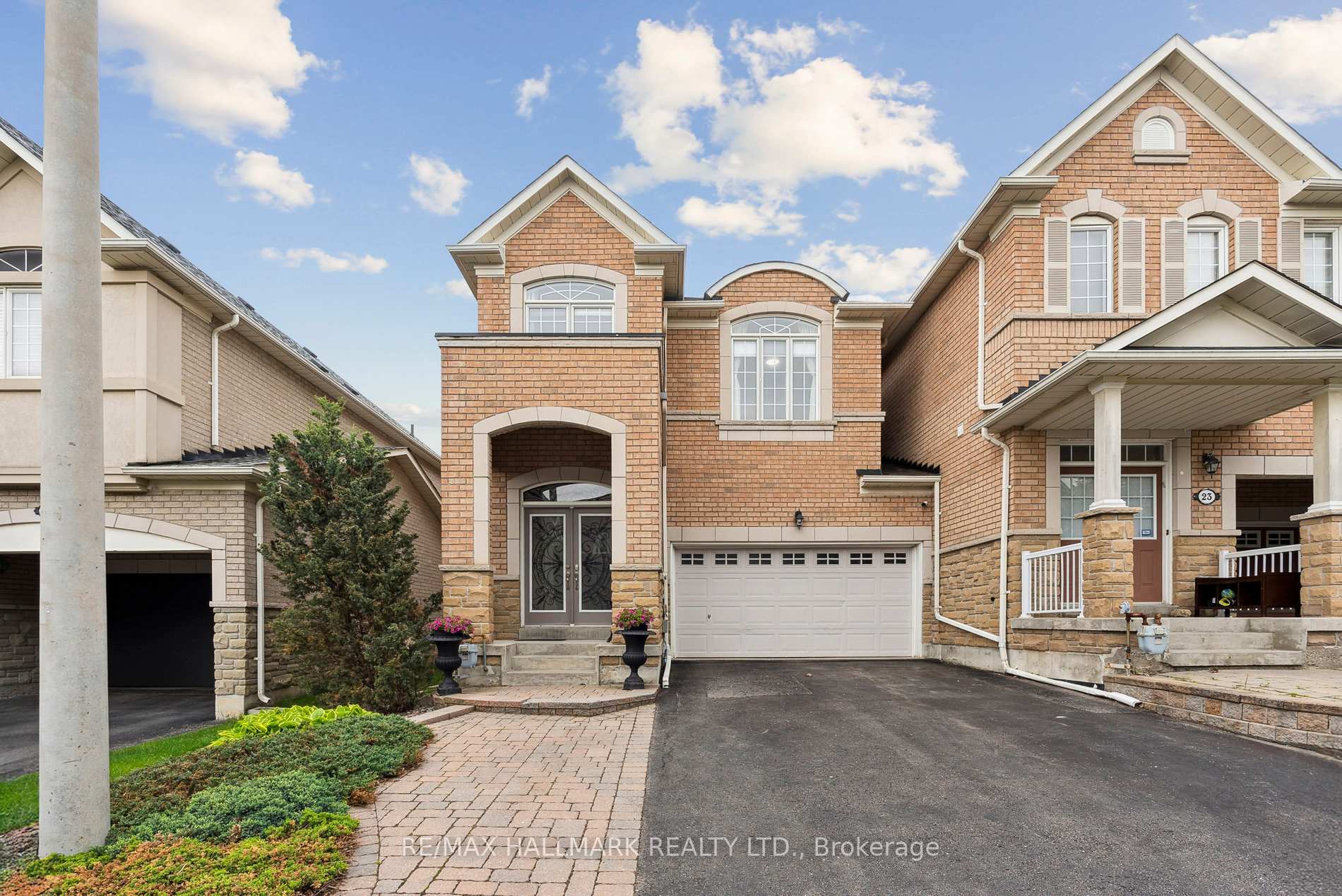Photo 1 of 21 Amberty Street, Vaughan, Patterson — HOMEH